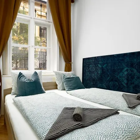 Emerald With Free Parking * Budapest