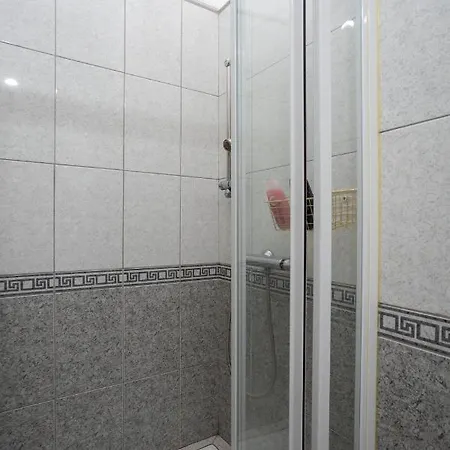 Emerald With Free Parking *