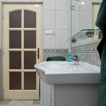 Emerald With Free Parking Appartamento *