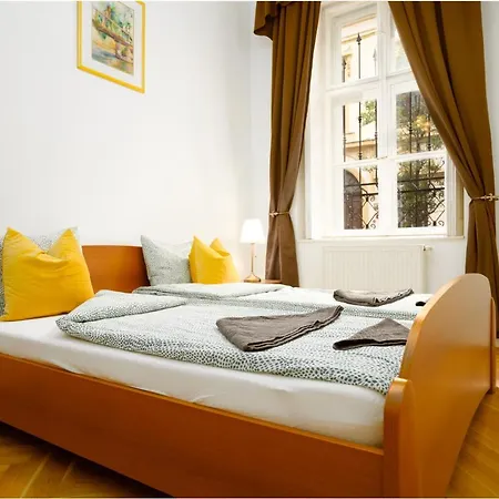 Emerald With Free Parking Apartment Budapest