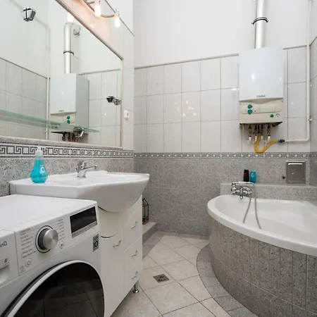 Emerald With Free Parking Appartamento *