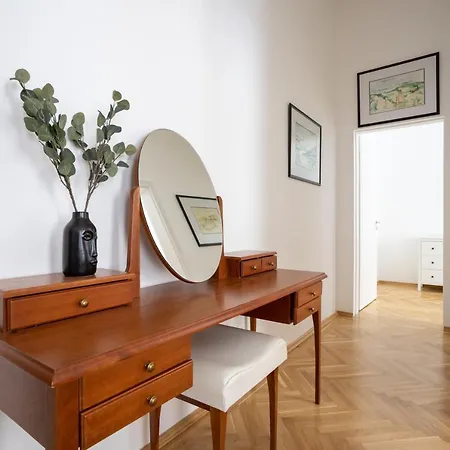 Emerald With Free Parking