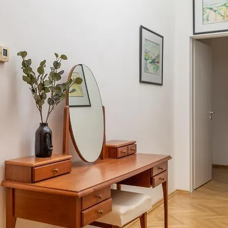 Emerald With Free Parking *